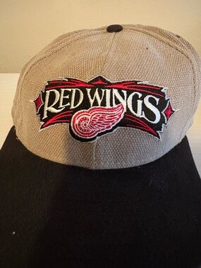 Red Wings Embroidered Snapback Hat in Tan and Black VINTAGE 90s New Era brand